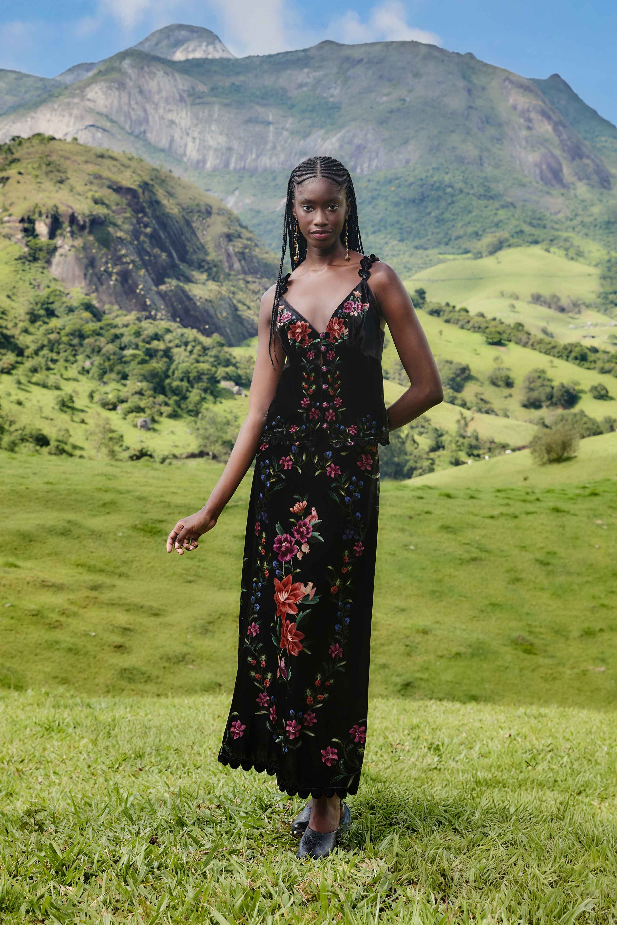 Black Belle Garden Scallop Hem Midi Skirt