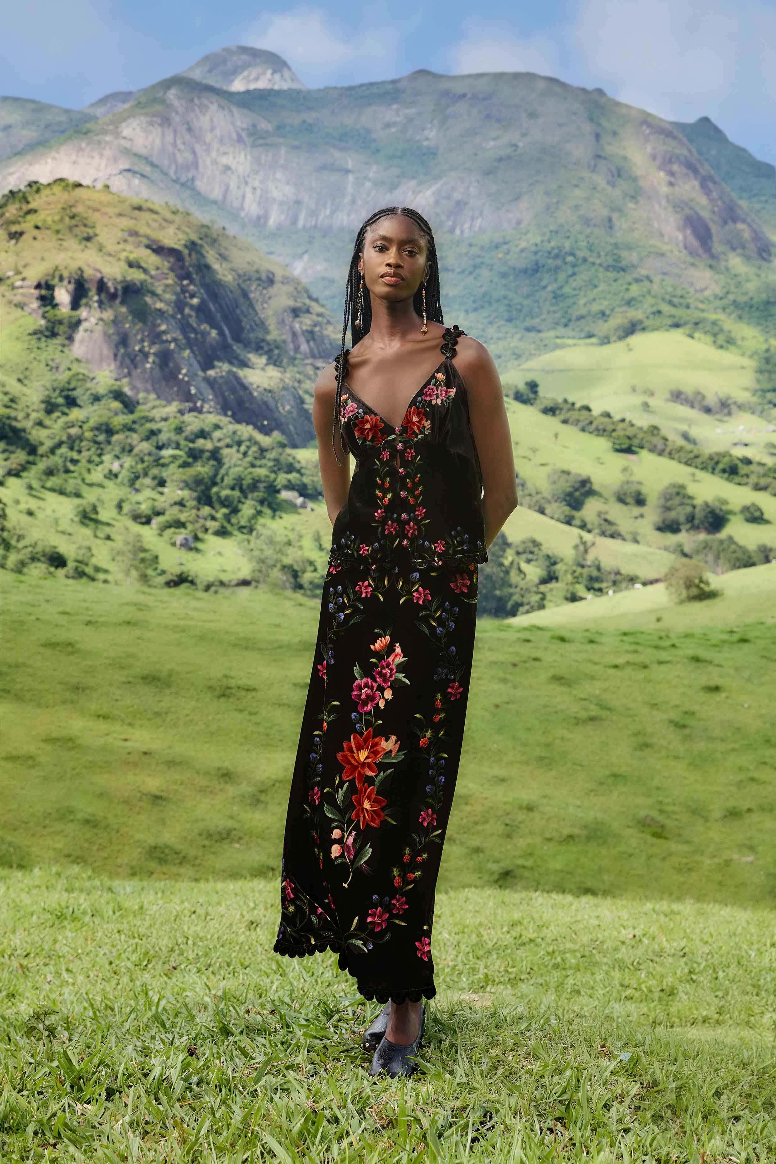 Black Belle Garden Scallop Sleeveless Top - Image 3