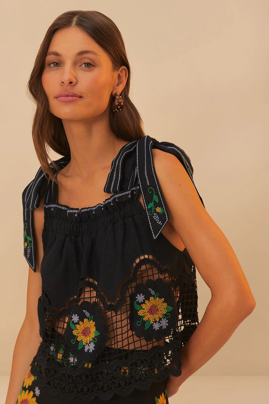 Black Daisy Embroidery LENZING™ ECOVERO™ Euroflax™ Blouse