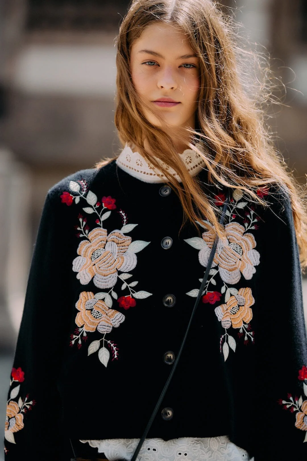 Black Flowers Embroidered Buttoned Knit Cardigan - Image 2