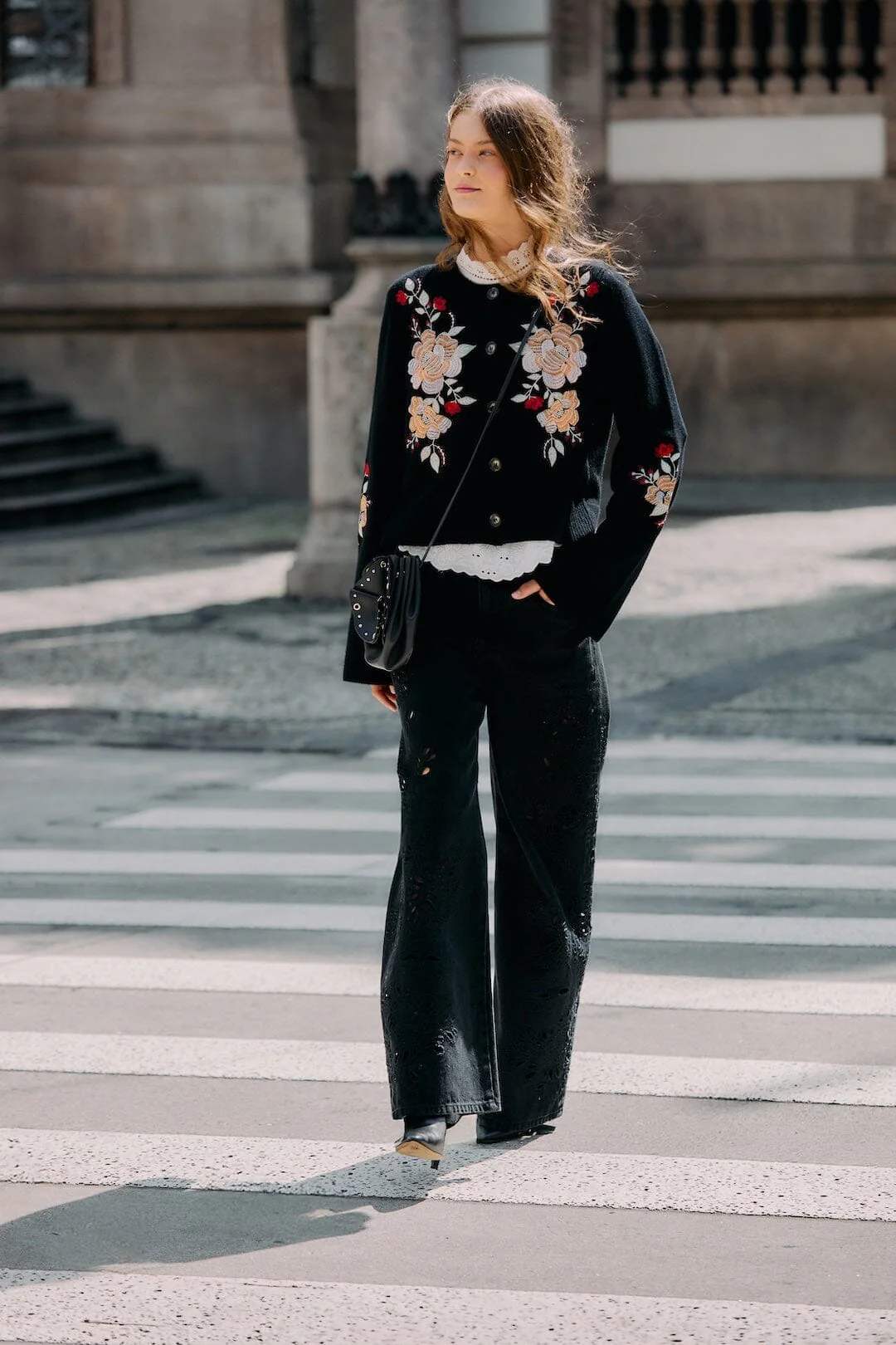 Black Flowers Embroidered Buttoned Knit Cardigan - Image 4