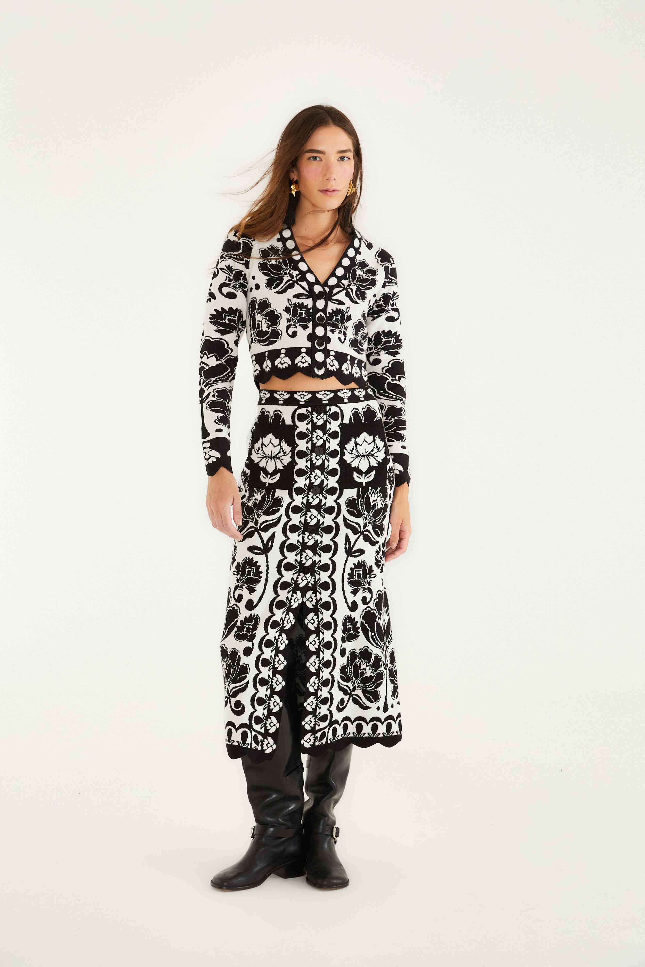 Black & White Floral Arabesque Knit Skirt
