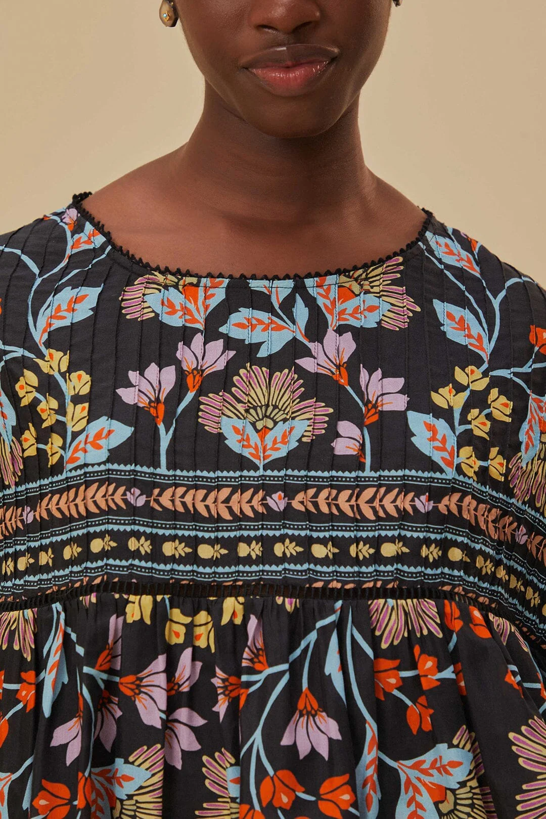 Flowery Black Blouse - Image 4