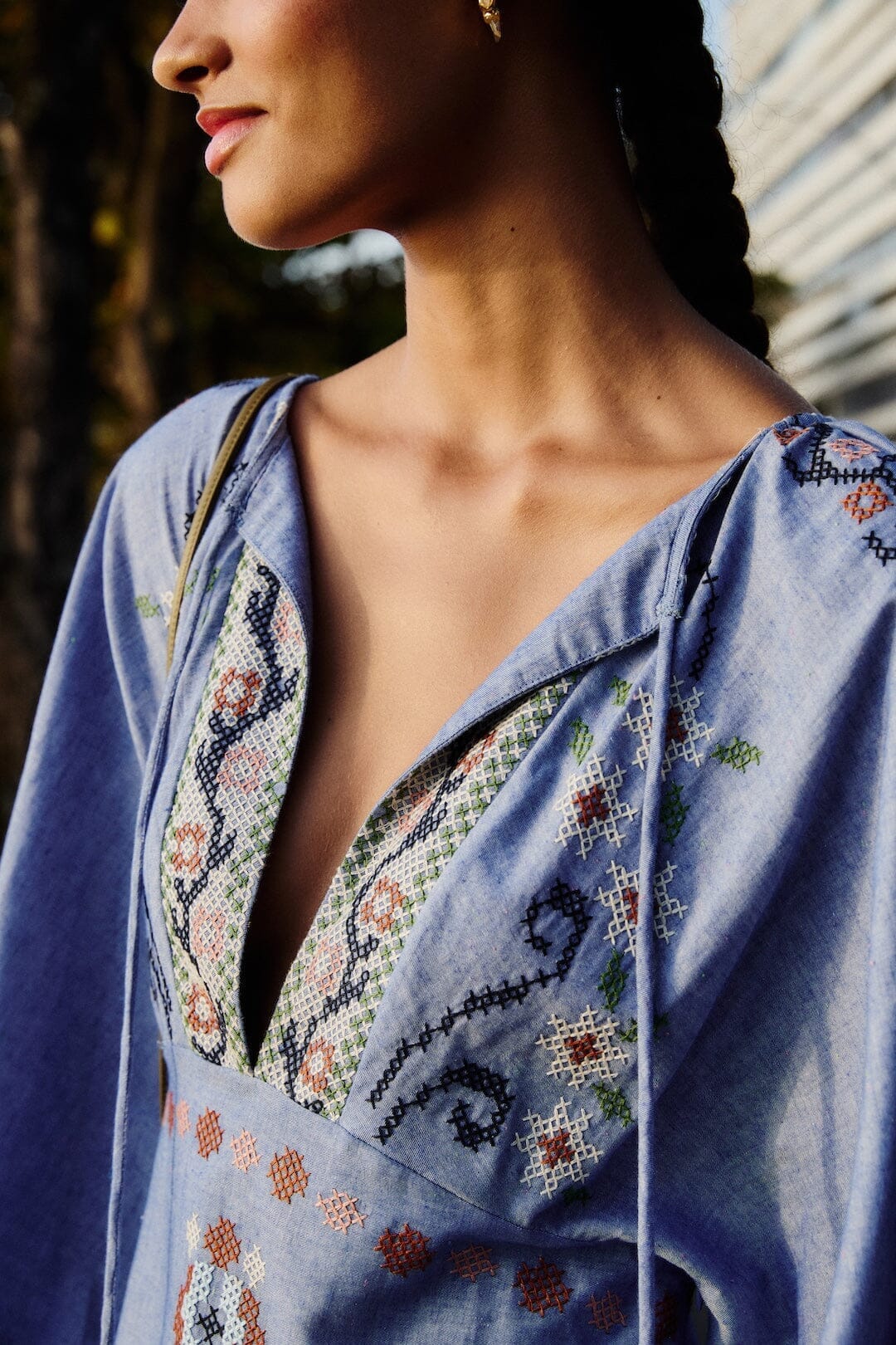 Blue Garden Tapestry Embroidered Long Sleeve Midi Dress - Image 2
