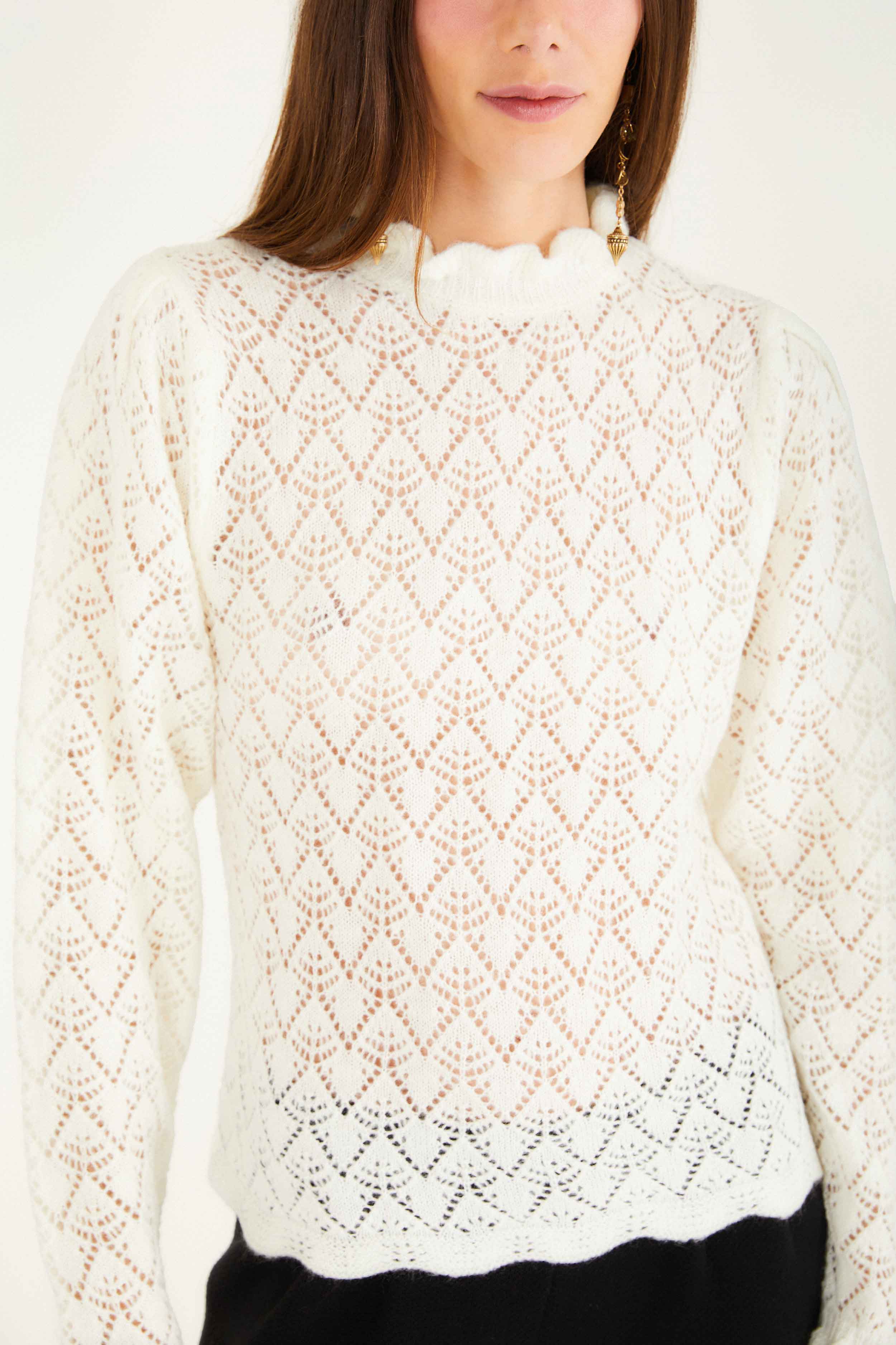 LACE STITCH RUFFLES OFF-WHITE KNIT BLOUSE - Image 2