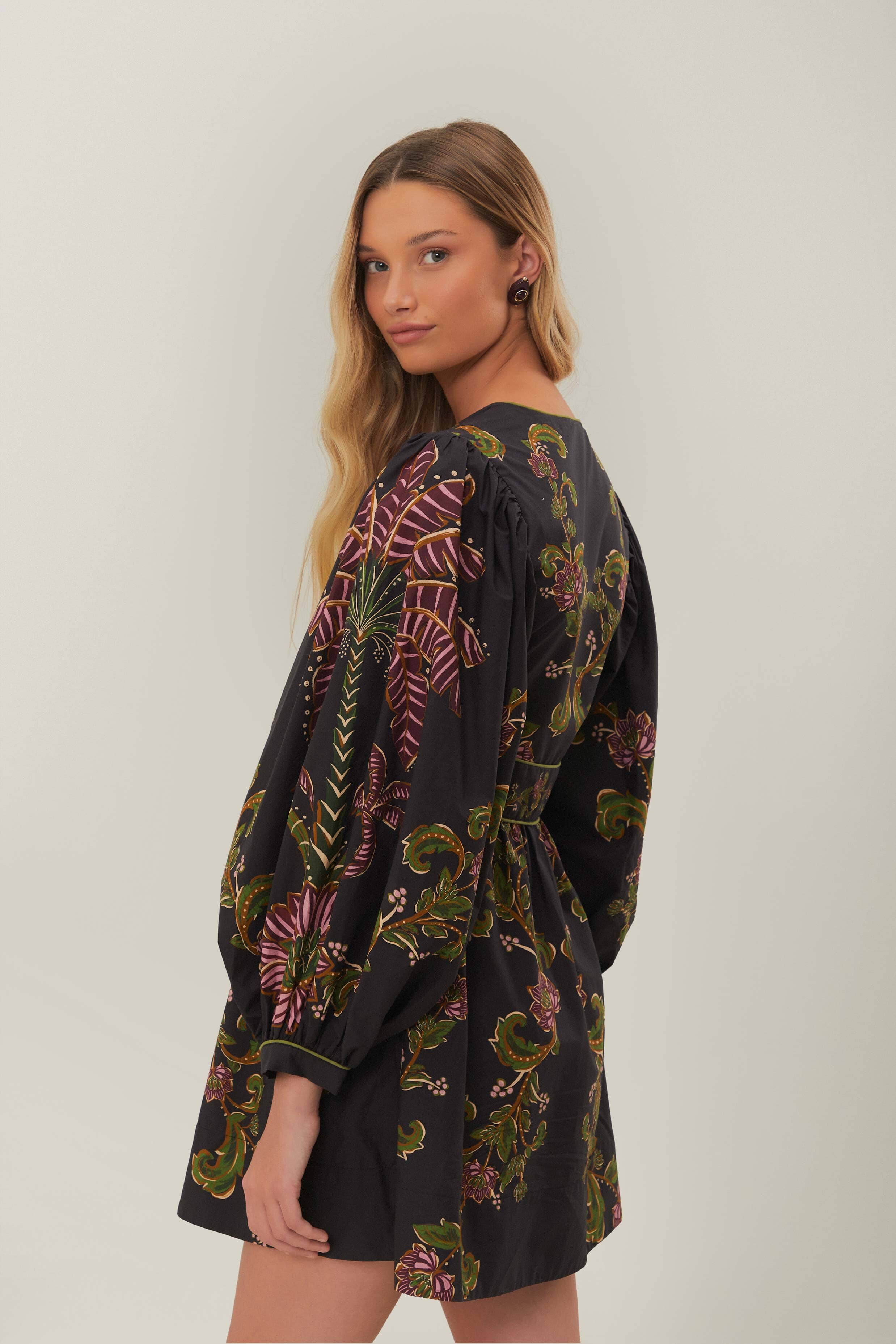 RAVENALA BLACK V NECKLINE PUFFED SLEEVE MINI DRESS - Image 4