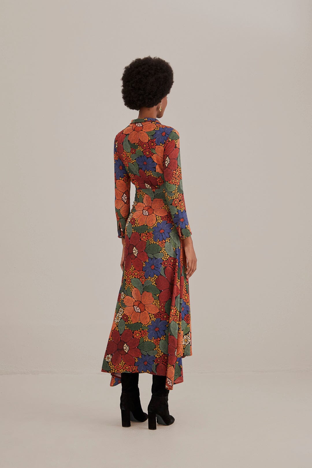 Black Stitched Flowers V Neck Maxi Dress - Image 4